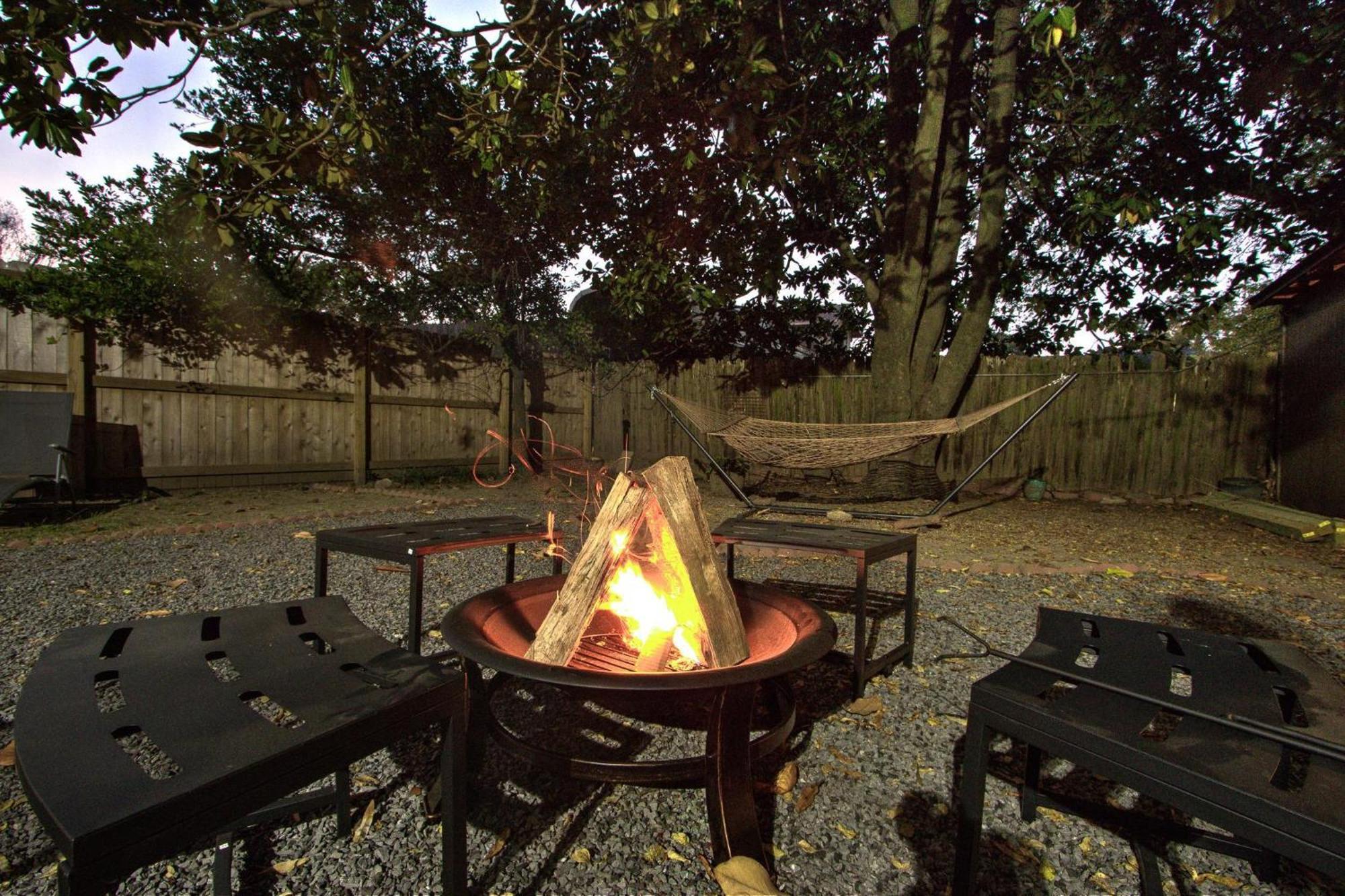 Spacious Bungalow With 6 Beds, Games, And Fire Pit - Close To Beale Street, Bbq, Graceland, & Liberty Bowl 멤피스 외부 사진